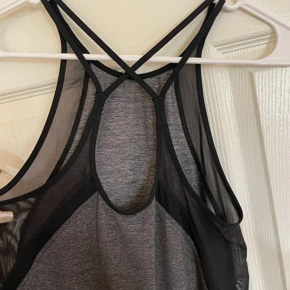 Lululemon Athletica Gray and Black Short Sleeve Tee - Picture 4 of 7